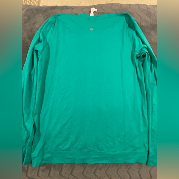 Lululemon Swiftly Relaxed Long-Sleeve Shirt
Kelly Green ,size 8. Good condition - Picture 7 of 7
